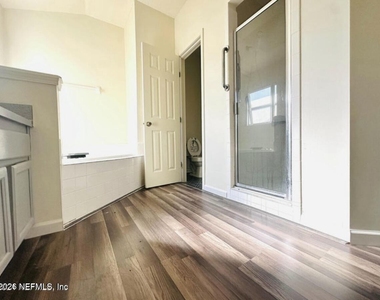 543 Charles Pinckney Street - Photo Thumbnail 11