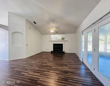 543 Charles Pinckney Street - Photo Thumbnail 3