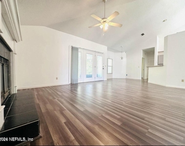 543 Charles Pinckney Street - Photo Thumbnail 2