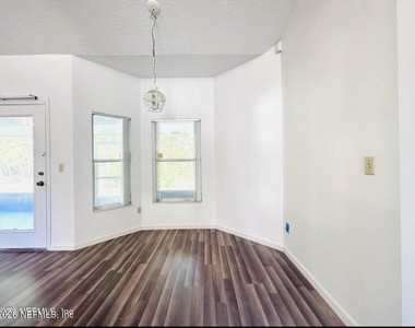 543 Charles Pinckney Street - Photo Thumbnail 8