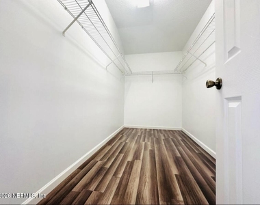 543 Charles Pinckney Street - Photo Thumbnail 12