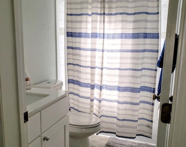 13810 Sutton Park Drive N - Photo Thumbnail 12