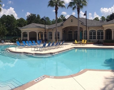13810 Sutton Park Drive N - Photo Thumbnail 2