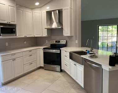 8150 Loch Lomond Ln Lane - Photo Thumbnail 3
