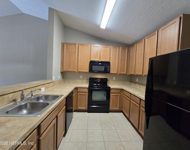 575 Oakleaf Plantation Parkway - Photo Thumbnail 6