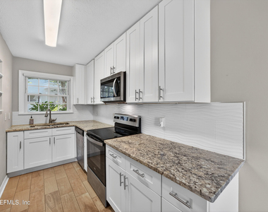 83 Comares Avenue - Photo Thumbnail 9