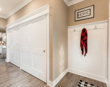 108 Boulder Court - Photo Thumbnail 2