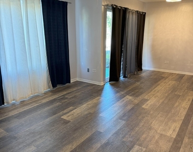 6027 103rd Street - Photo Thumbnail 3