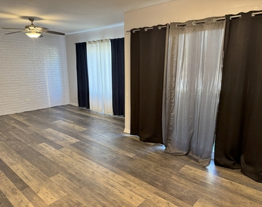 6027 103rd Street - Photo Thumbnail 5
