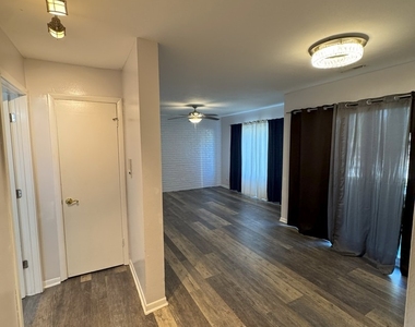 6027 103rd Street - Photo Thumbnail 17