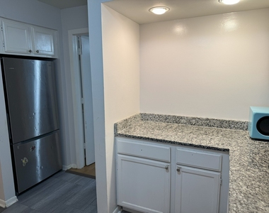 6027 103rd Street - Photo Thumbnail 13