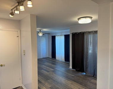 6027 103rd Street - Photo Thumbnail 4
