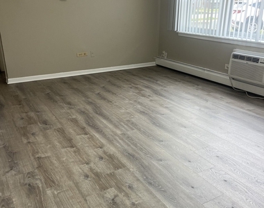 10805 S Lloyd Drive - Photo Thumbnail 3