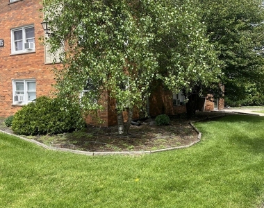 10805 S Lloyd Drive - Photo Thumbnail 2