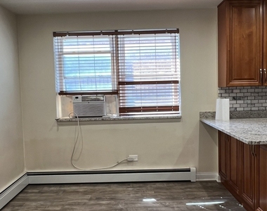 8052 N Oriole Avenue - Photo Thumbnail 10
