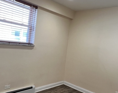 8052 N Oriole Avenue - Photo Thumbnail 14
