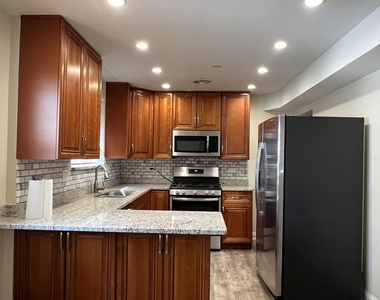 8052 N Oriole Avenue - Photo Thumbnail 2