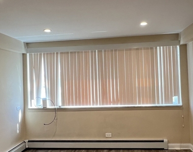 8052 N Oriole Avenue - Photo Thumbnail 11