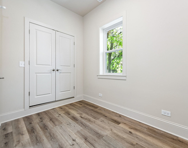 1238 N Artesian Avenue - Photo Thumbnail 6