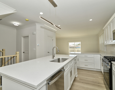212 Walnut Street N - Photo Thumbnail 3