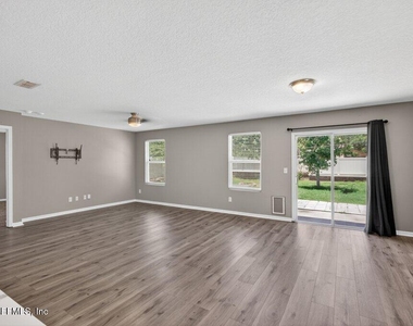 9099 Tahoe Lane - Photo Thumbnail 12