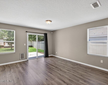 9099 Tahoe Lane - Photo Thumbnail 13