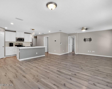 9099 Tahoe Lane - Photo Thumbnail 16