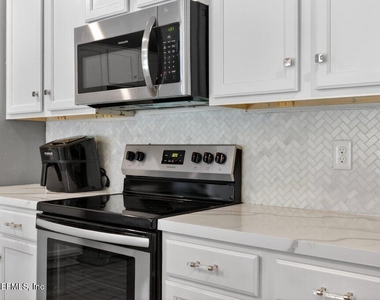 9099 Tahoe Lane - Photo Thumbnail 10