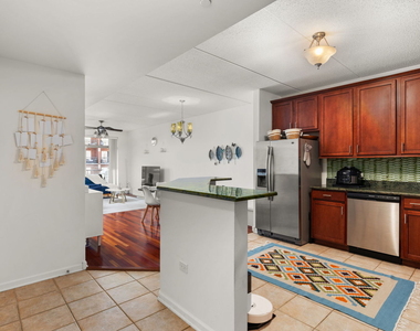 656 Pearson Street - Photo Thumbnail 11
