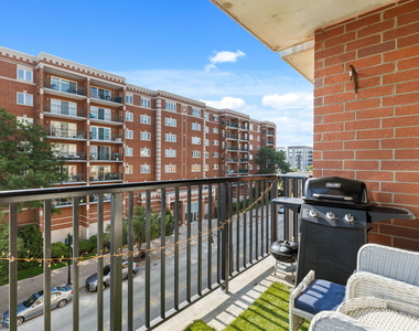 656 Pearson Street - Photo Thumbnail 20