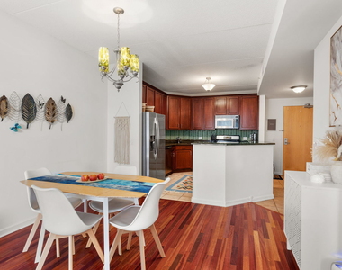 656 Pearson Street - Photo Thumbnail 7