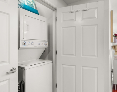 656 Pearson Street - Photo Thumbnail 10