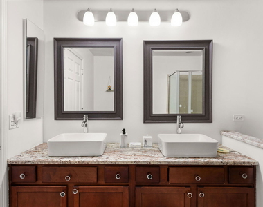 656 Pearson Street - Photo Thumbnail 15