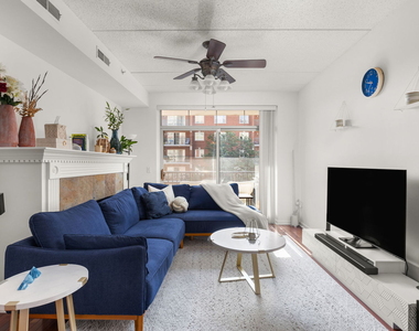 656 Pearson Street - Photo Thumbnail 3
