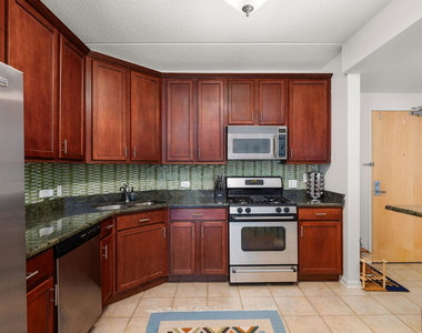 656 Pearson Street - Photo Thumbnail 8