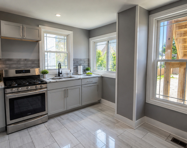7527 S Stewart Avenue - Photo Thumbnail 3