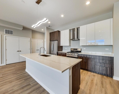8025 Skokie Boulevard - Photo Thumbnail 4