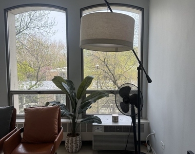 1401 E 55th Street - Photo Thumbnail 3