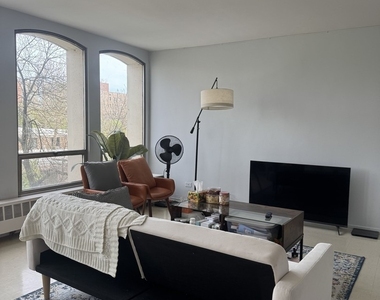 1401 E 55th Street - Photo Thumbnail 11