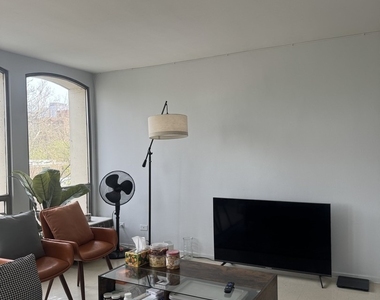 1401 E 55th Street - Photo Thumbnail 10
