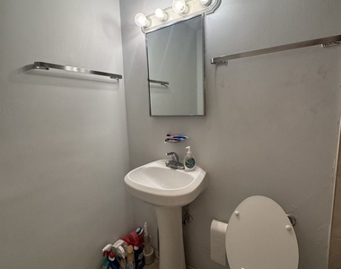 1401 E 55th Street - Photo Thumbnail 9