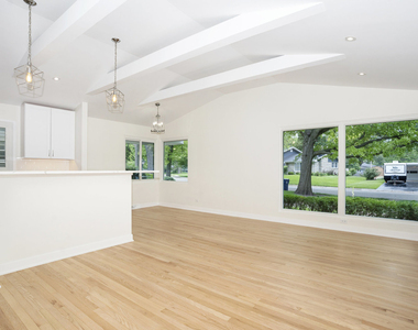 48 Oakwood Drive - Photo Thumbnail 2