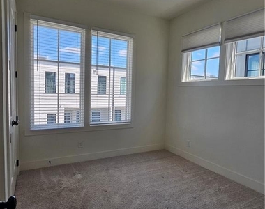 1294 Longreen Terrace Nw - Photo Thumbnail 18