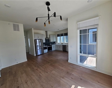 1294 Longreen Terrace Nw - Photo Thumbnail 3