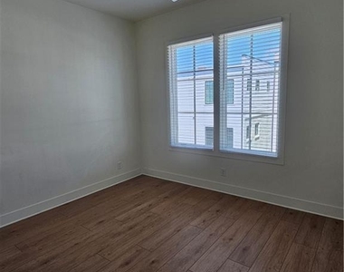 1294 Longreen Terrace Nw - Photo Thumbnail 24