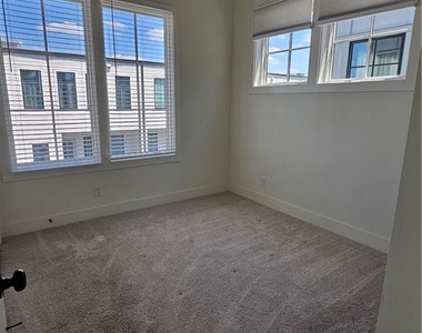 1294 Longreen Terrace Nw - Photo Thumbnail 17
