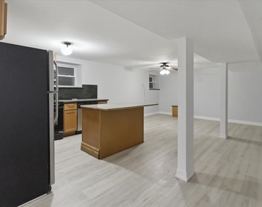 910 W Gunnison Street - Photo Thumbnail 1