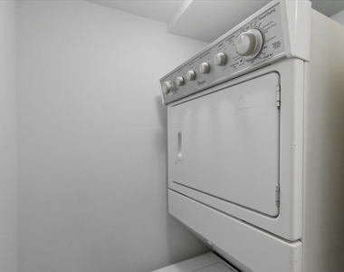 910 W Gunnison Street - Photo Thumbnail 4