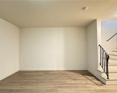 227 Nash Street - Photo Thumbnail 20