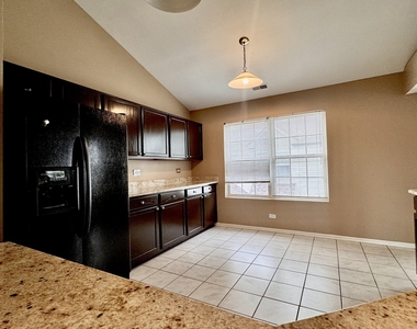 2905 Stonewater Drive - Photo Thumbnail 9